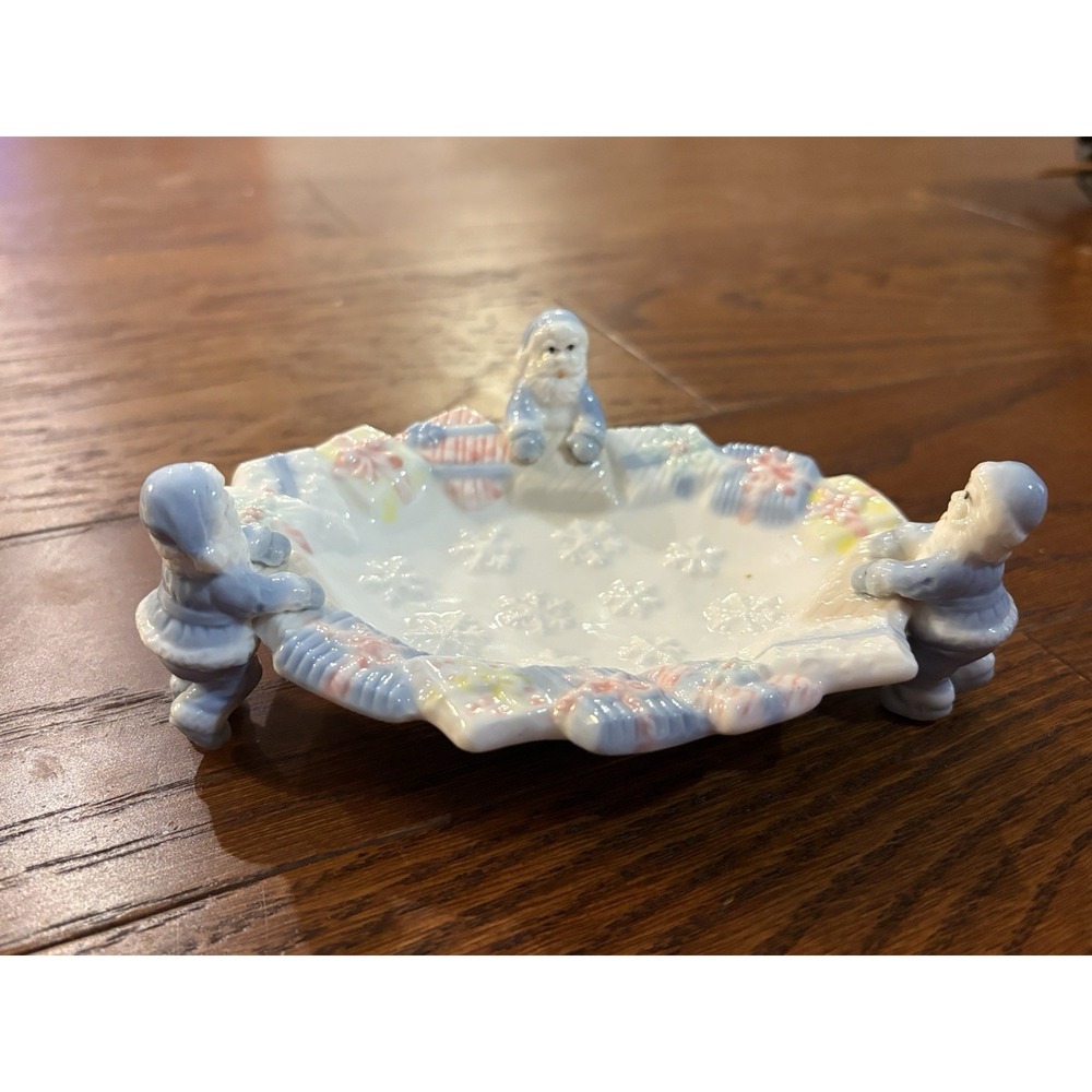 Vintage Christmas Soap Dish with 3 Santas Pastel Color K's Collection - Picture 2 of 7